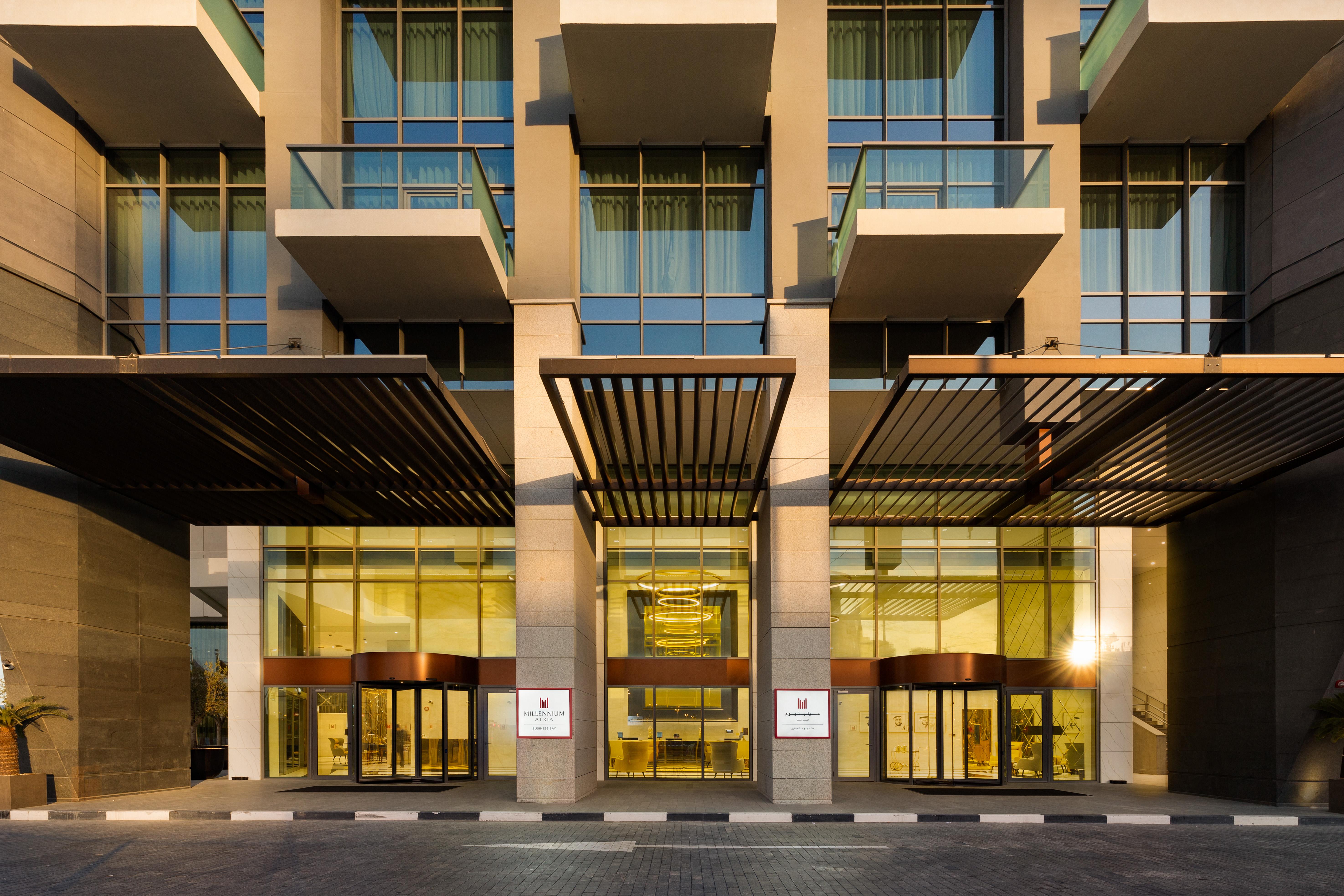 Millennium Atria Business Bay Aparthotel Dubaj Kültér fotó The hotel's entrance